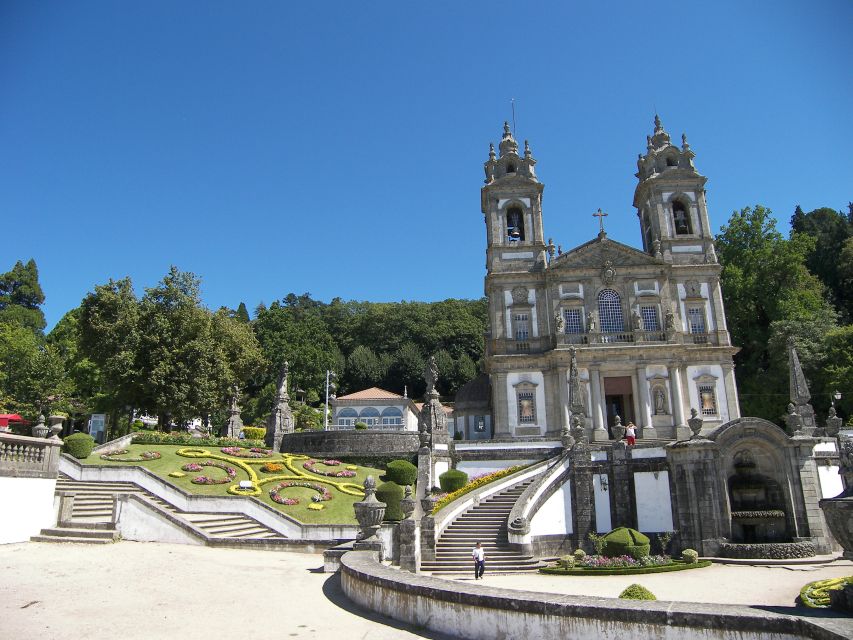 Porto: Guimarães & Braga Tour with Entry Tickets and Lunch - Guimarães old town walk: Santa Maria Road to Largo da Oliveira