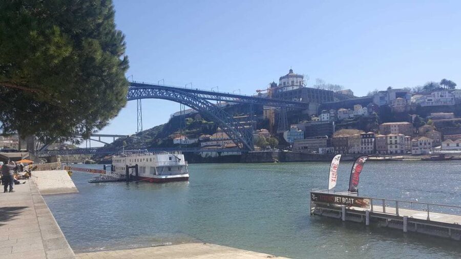 Porto: Half-Day Small Group City Tour with port wine tasting - Port wine tasting with Burmester: the best reason to book if you drink port