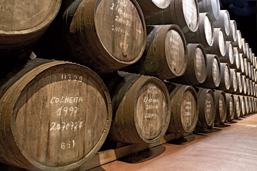 Porto Half-Day Tour and Wine Tasting - São Bento Station: a short stop that sets a tone