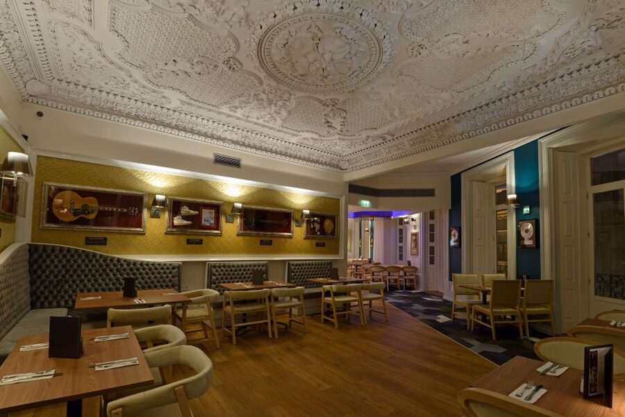 Porto: Hard Rock Cafe Skip-the-Line with Set Menu - Skip-the-line entry and priority seating (why it’s worth the add-on)