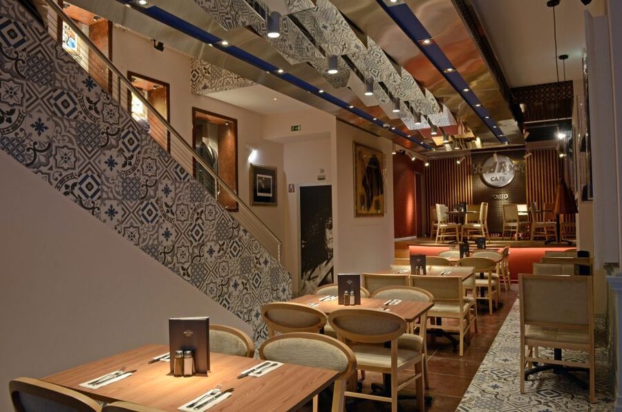 Porto: Hard Rock Cafe Skip-the-Line with Set Menu - Location strategy: how to pair this with Porto sightseeing