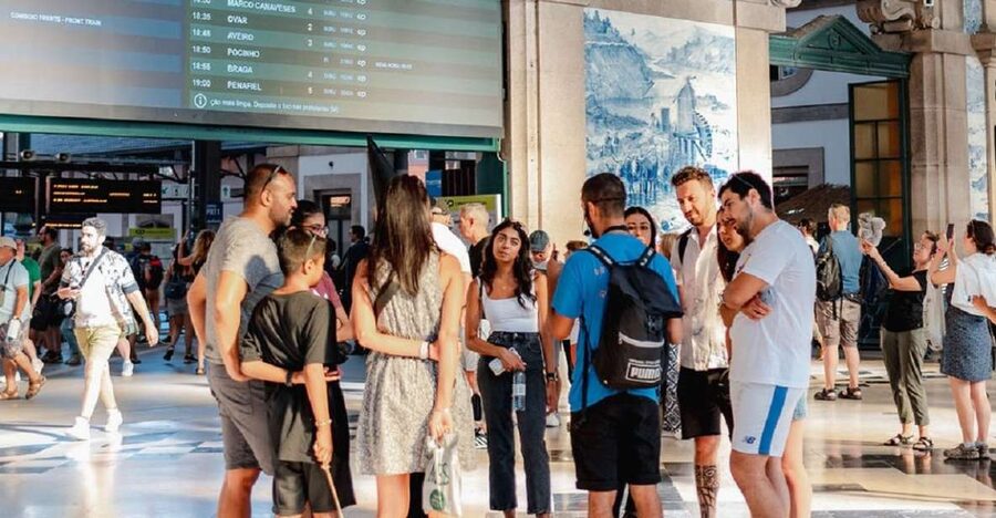 Porto: Harry Potter and City of Porto Guided Walking Tour - São Bento Station: the magic of tiles, motion, and narrative clues