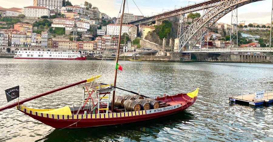 Porto: Highlights & hidden gems Walk - max 10 - The local bakery stop and why food breaks matter here