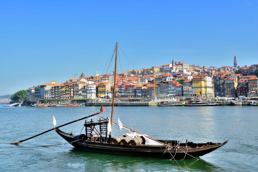 Porto: Historic City Center Walking Tour - São Bento Station: The Tiles That Become a Story