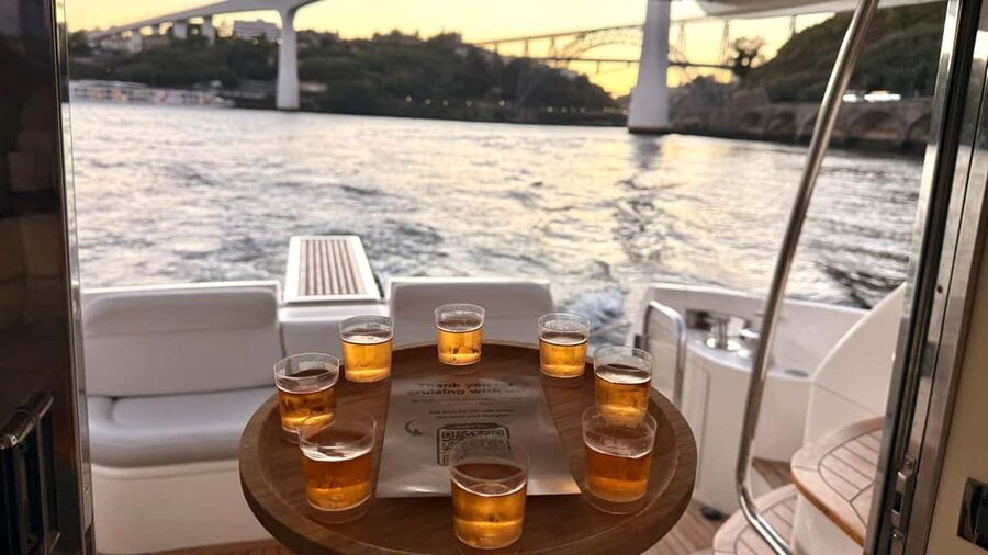 Porto: Luxury 6 Bridges Yacht Cruise with Wine & Snacks - Who’s the Crew, and How Does the Storytelling Feel?