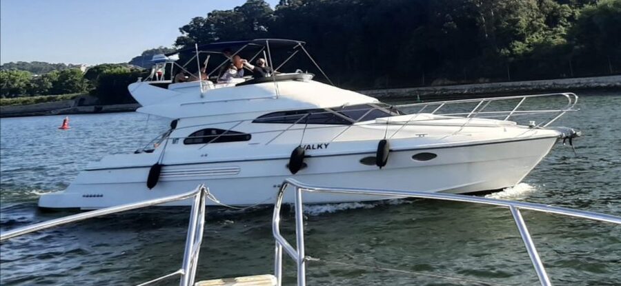 Porto: Luxury Yacht Tour of the 6 Bridges and Douro Estuary - Why this yacht route beats bridge-hopping on foot