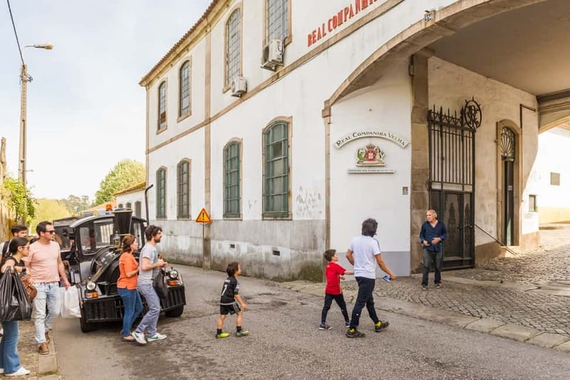Porto: Magic Train Tour and Port Wine Cellar with Tastings - First stop: Sé Catedral and a train ride built for getting oriented
