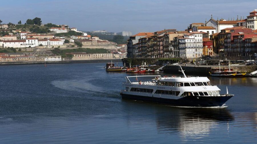 Porto/Pinhão/Porto - Breakfast and Lunch on Board, Plus Two Huge Dam Passes