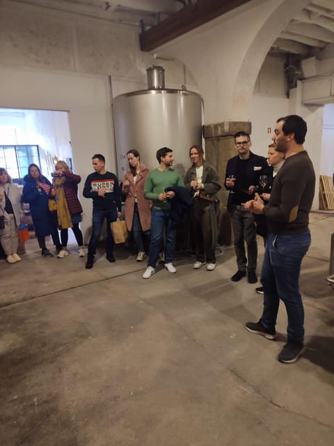 Porto: Port and Douro Wine Walking Tour with 9 Tastings - Key things I’d circle before you book