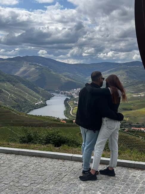 Porto: Premium Douro Valley Small-Group Tour, Cruise & Lunch - Guides, service, and the small-group difference