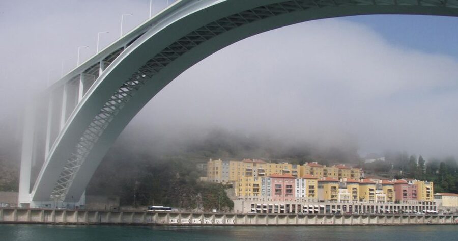 Porto: Private Bike Tour with a Local Guide - Alfândega, trams, and the riverfront details you’d otherwise skip