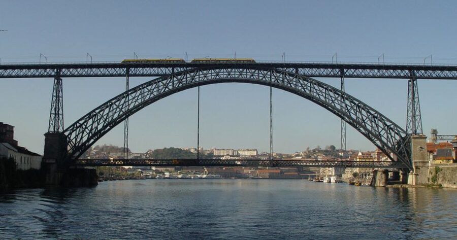 Porto: Private Bike Tour with a Local Guide - Jardim do Cálem and the Douro Estuary vibe