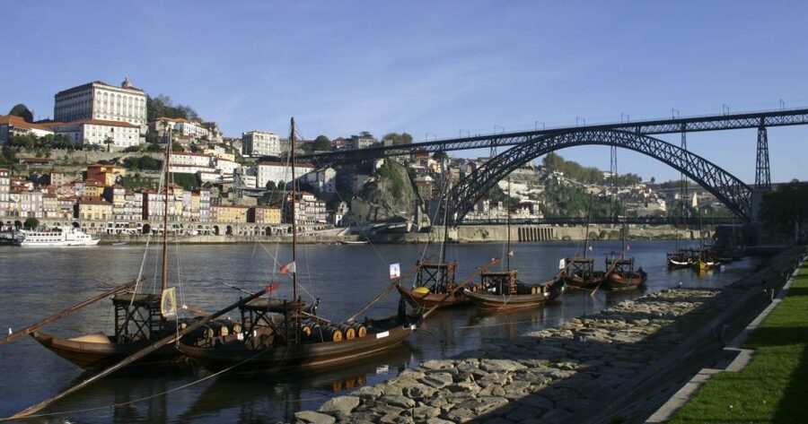 Porto: Private Bike Tour with a Local Guide - Bridges and Ribeira: closing the loop with real Porto identity