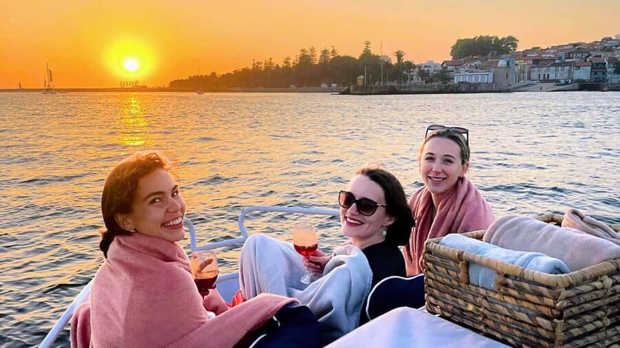Porto: Private Douro River Cruise – 6 Bridges & Sunset - Key moments that make this cruise worth it