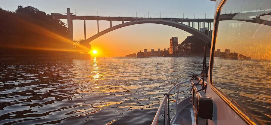 Porto: Private Douro River Cruise – 6 Bridges & Sunset - Entering the Douro from Afurada: why this starts right