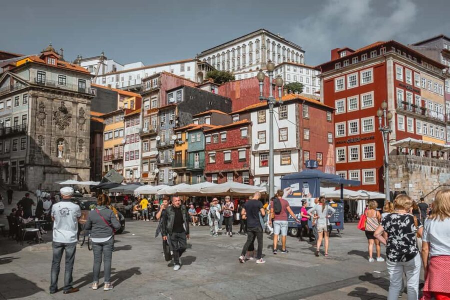 Porto: Private & Flexible Walking Tour in Historic Center - Start at Praça da Ribeira, where the Douro sets the rhythm