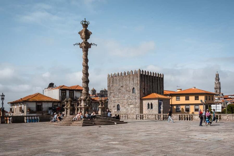 Porto: Private & Flexible Walking Tour in Historic Center - Clérigos Tower and Livraria Lello, iconic stops with real payoff