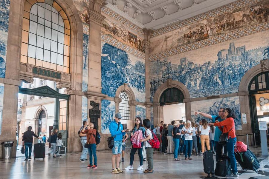 Porto: Private & Flexible Walking Tour in Historic Center - Carmo Church, Aliados Avenue, and Bolhão without feeling rushed