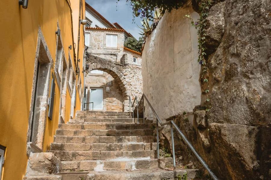 Porto: Private & Flexible Walking Tour in Historic Center - Sé Cathedral, Episcopal Palace, and the medieval quarter