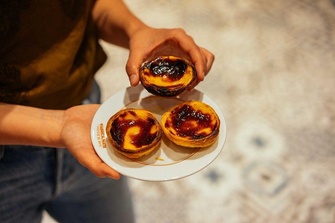 Porto Private Food and Drink Tasting Tour with Local - Stop 2: Bolhão market classics, including Port and pasteis