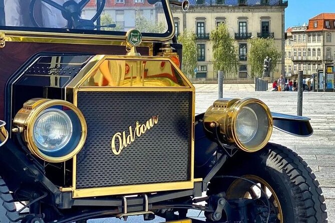 Porto: Private Tour to the Historic Center in a Classic Car - Fort São João and Castelo do Queijo: sea-fort energy and prime angles