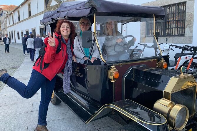 Porto: Private Tour to the Historic Center in a Classic Car - Jardim da Foz and Praia do Molhe: shifting from city to coast