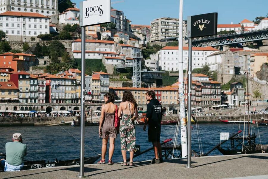 Porto: Private Tour to the Historic Center in a Classic Car - Guides who make the tour feel personal