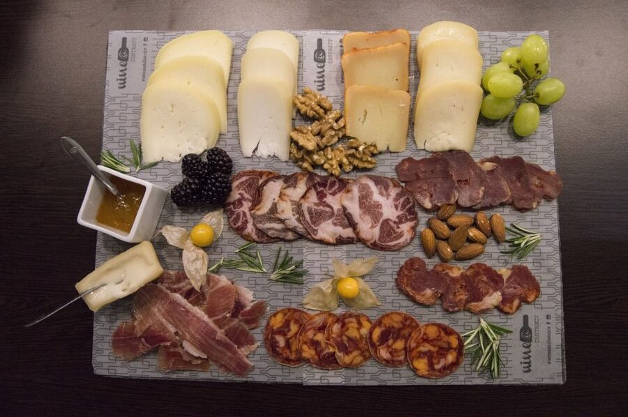Porto: Private Walking Food Tour with Tastings - Sé, Porto: Old Stones, Food Stories, and a Mid-Tour Reset