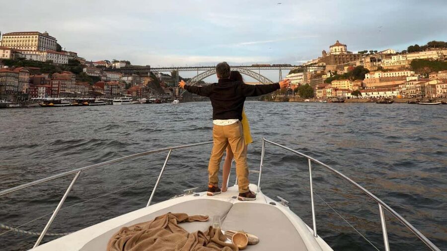 Porto: Private Yacht Tour with Wine, Snacks & 6 Bridges - Ribeira do Porto UNESCO, seen from the waterline