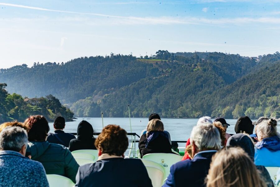 Porto - Régua - Porto Upstream Douro Cruise & Tour - Passing through the dams: the real star of the trip