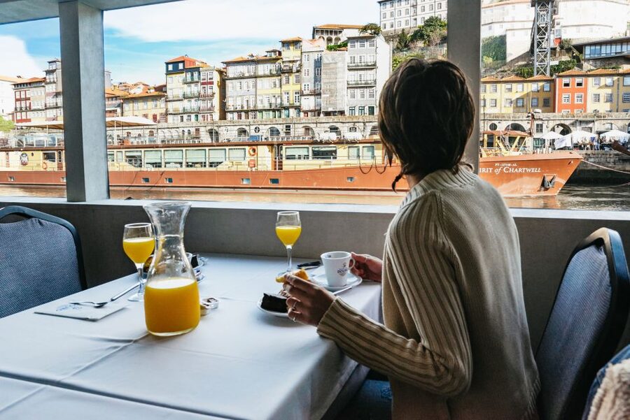 Porto - Régua - Porto Upstream Douro Cruise & Tour - The audio guide experience: four languages, mixed clarity