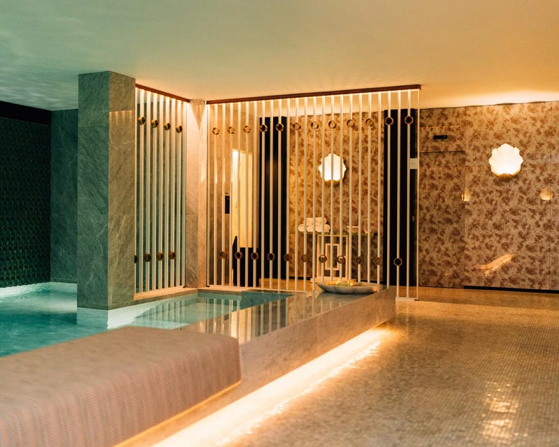 Porto: Relaxing by the pool, sauna and steam room - What Happens in Your One-Hour Session