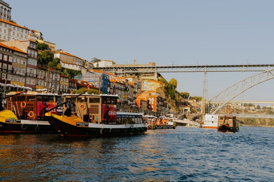 Porto: Romantic Sailboat Cruise - Arrábida Bridge views: the moment you realize how wide the Douro really is