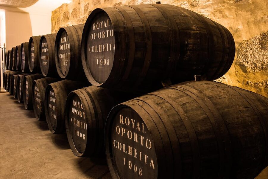 Porto: Royal Oporto Tour na Real Companhia Velha - The 1-hour guided cellar tour: history, process, and what you’re meant to notice
