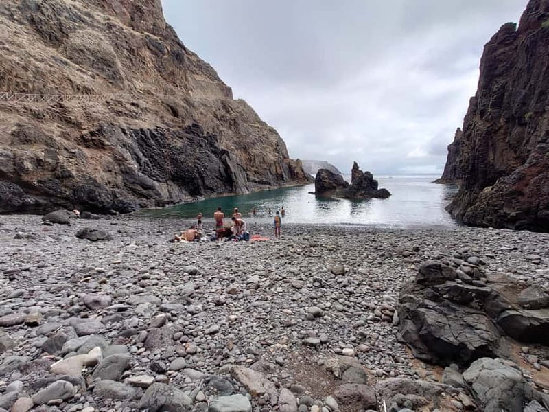 Porto Santo: Island Highlights 4x4 Tour with Hotel Transfers - Portela Viewpoint and Serra de Dentro: Start high, learn fast