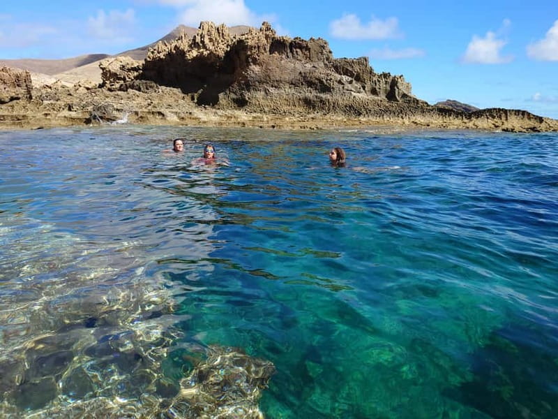 Porto Santo: Island Highlights 4x4 Tour with Hotel Transfers - Fonte da Areia: Guided walking break and real off-road energy