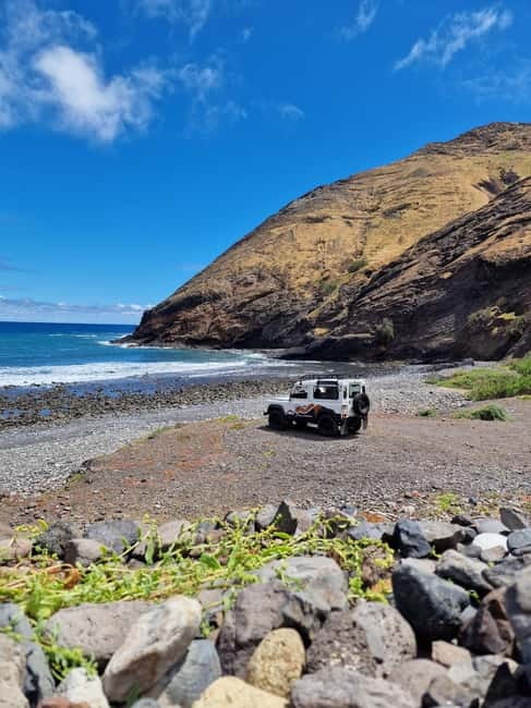 Porto Santo: Island Highlights 4x4 Tour with Hotel Transfers - Meeting at 11:00 and Ferry Day Reality: Getting on the right vehicle