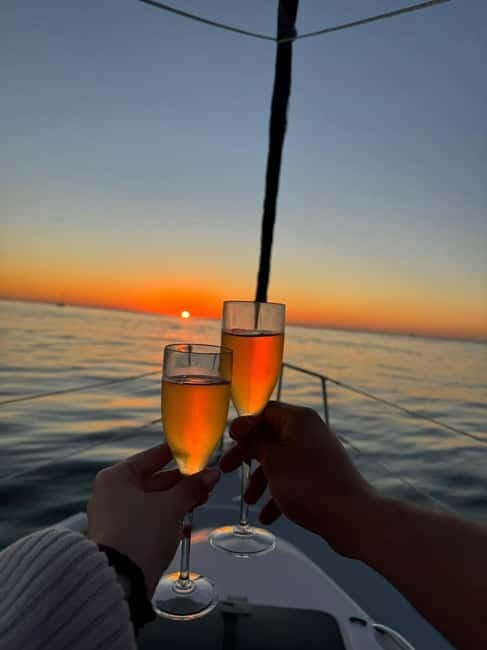 Porto shared Thullium Sailboat, enjoy magic sunset&open sail - Why this feels like Porto, not just a boat ride