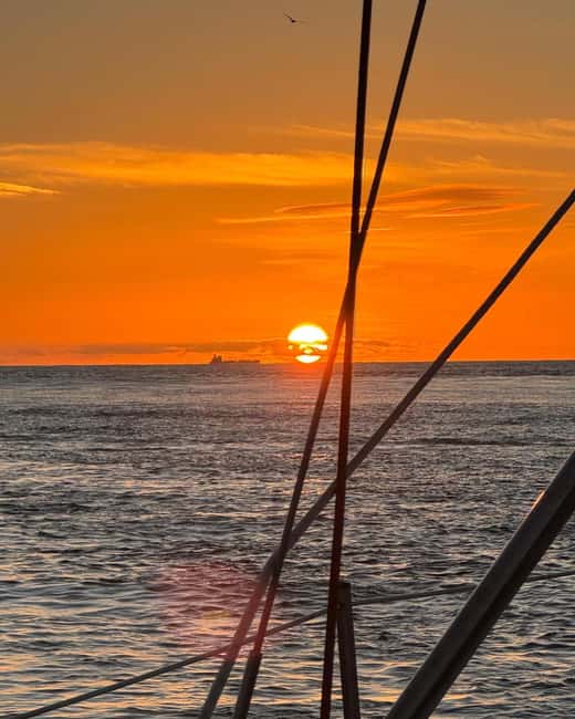 Porto shared Thullium Sailboat, enjoy magic sunset&open sail - The sunset part: where the wind and light do the work