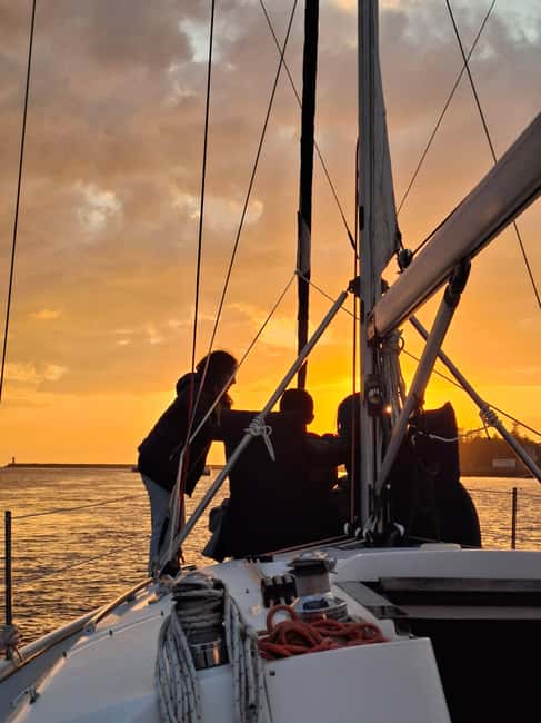 Porto shared Thullium Sailboat, enjoy magic sunset&open sail - Onboard drinks, snacks, and the music vibe