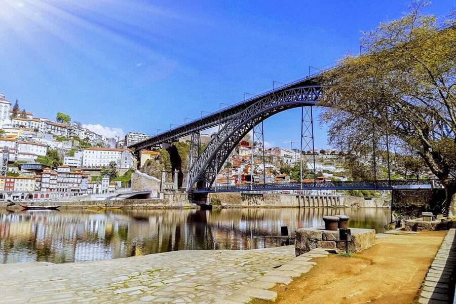 Porto: Six Bridges Cruise - Boarding at Av. de Diogo Leite 408, and how the 50 minutes feels