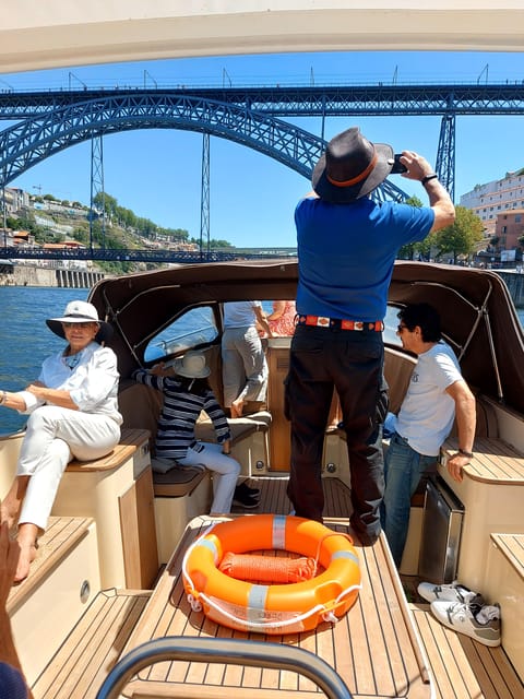 Porto: Six Bridges Douro River Cruise with Drinks - Getting On Board at Douro Marina, Gate C