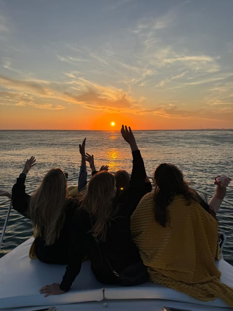 Porto: Small-Group Douro River Sunset Cruise with Drink - The boat ride: small group, live stories, and your welcome drink