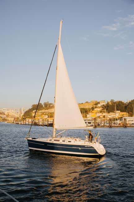 Porto: Sunset Cruise with Welcome Drink in a Sailboat - A Porto sunset sail on a small 8-person sailboat