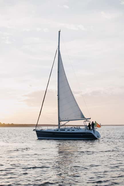 Porto: Sunset Cruise with Welcome Drink in a Sailboat - São Pedro da Afurada to Arrábida Bridge, the first big views