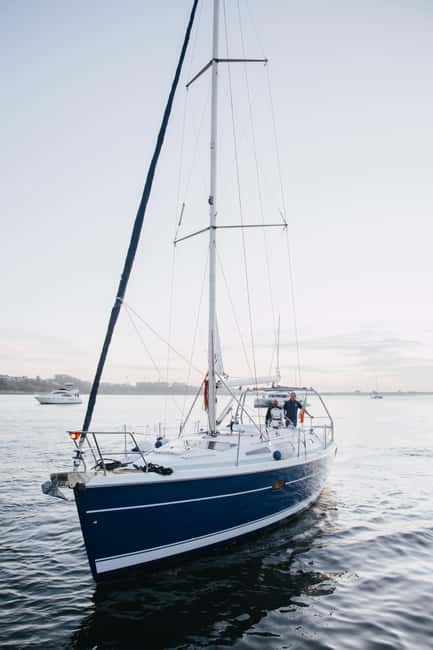 Porto: Sunset Cruise with Welcome Drink in a Sailboat - Cais de Gaia, Dom Luis I Bridge, and the sunset payoff