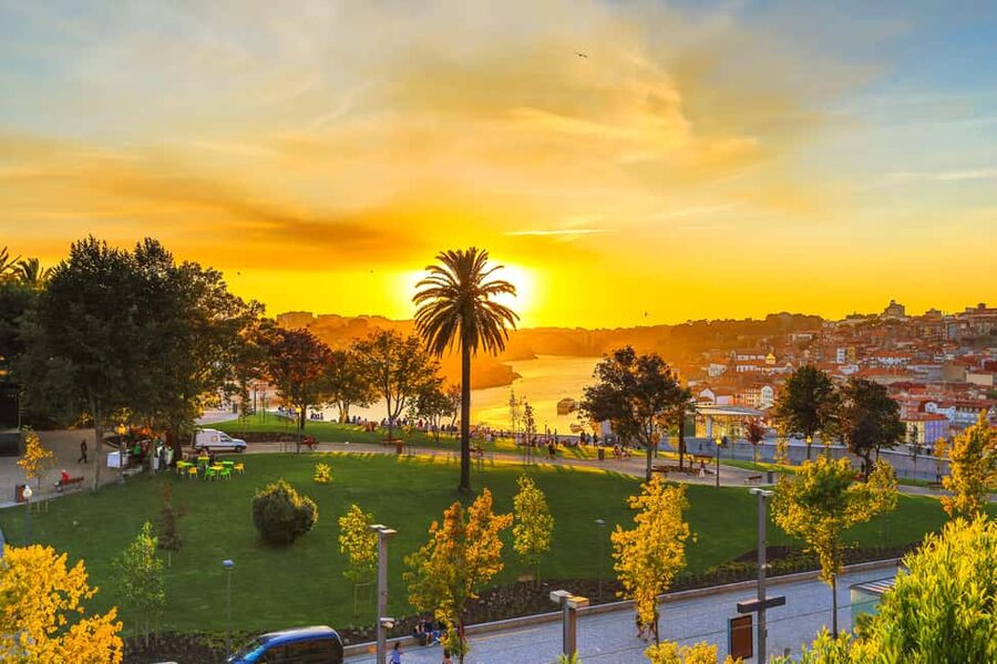 Porto: Sunset Walking Tour with Port Wine and Views - Where the Tour Starts: São Bento’s Tiles and a Quick Orientation