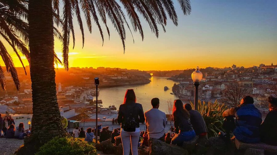 Porto: Sunset Walking Tour with Port Wine and Views - Crossing the Luis I Bridge to Jardim do Morro
