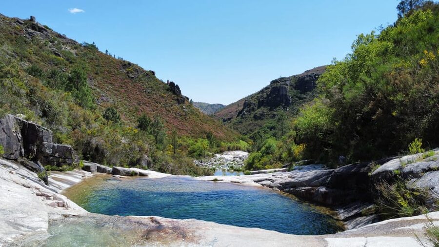 Porto: swimming, hiking, picnic in Gerês National Park - Breakfast on the way: pastel de nata, fruit, coffee, and water