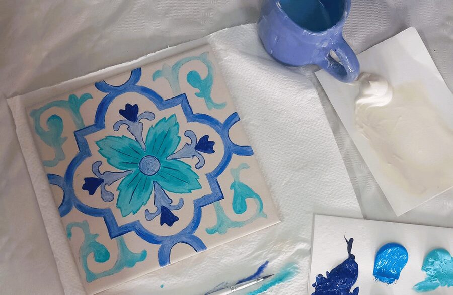 Porto: Tile Painting and Cocktails in Downtown Porto - Entering Boiler Studio on Rua Chã (and why the location helps)